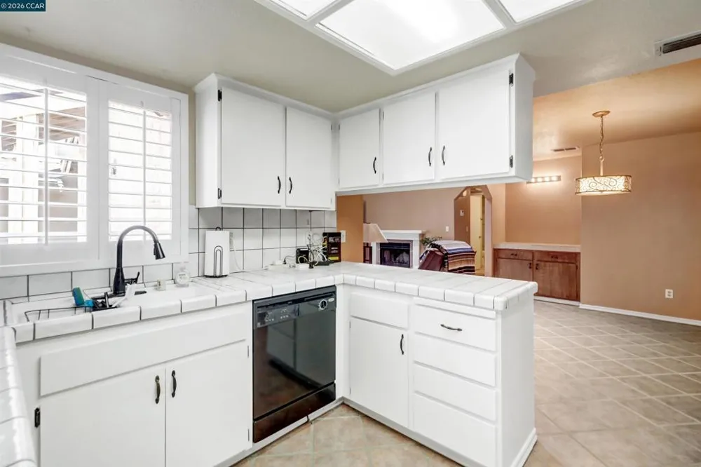 209 Cedar Rock Cir Sacramento, CA 95823