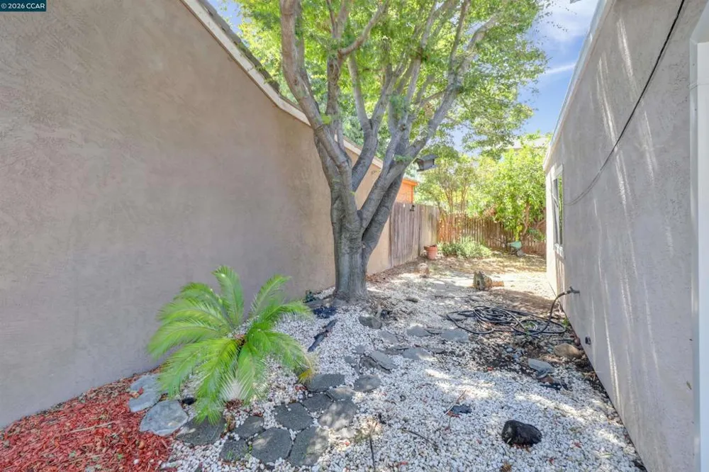 209 Cedar Rock Cir Sacramento, CA 95823