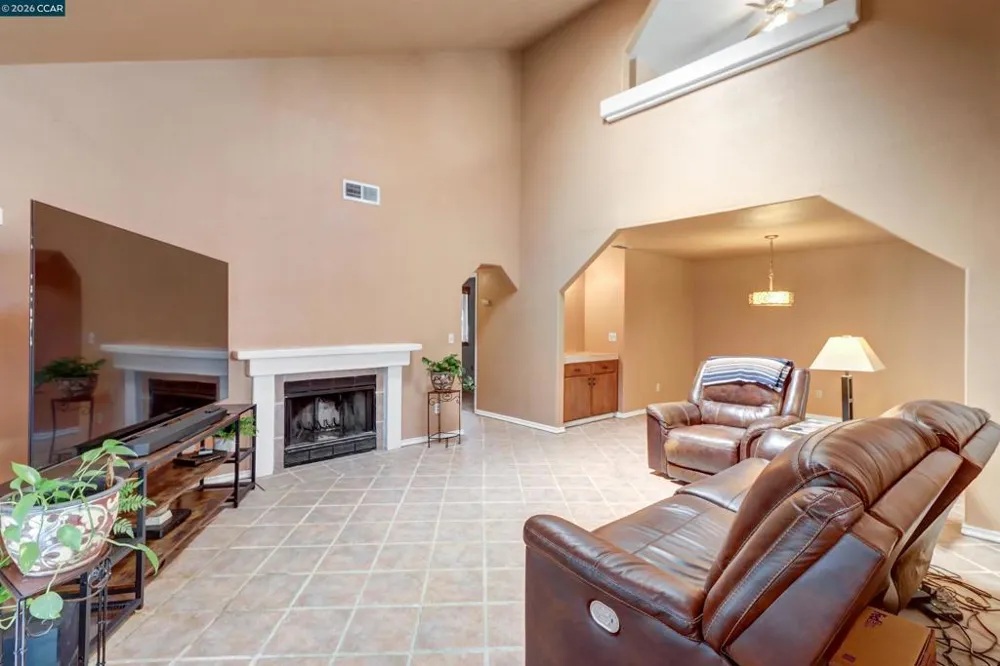 209 Cedar Rock Cir Sacramento, CA 95823