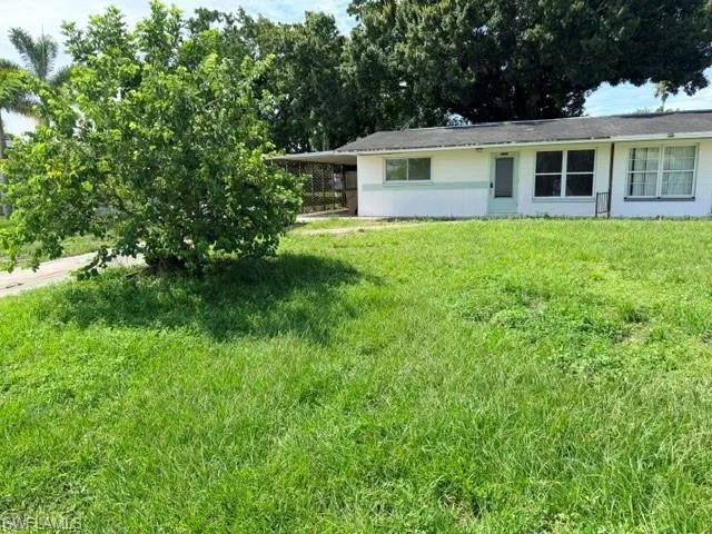 1114 Vineyard Place Lehigh Acres, FL 33936