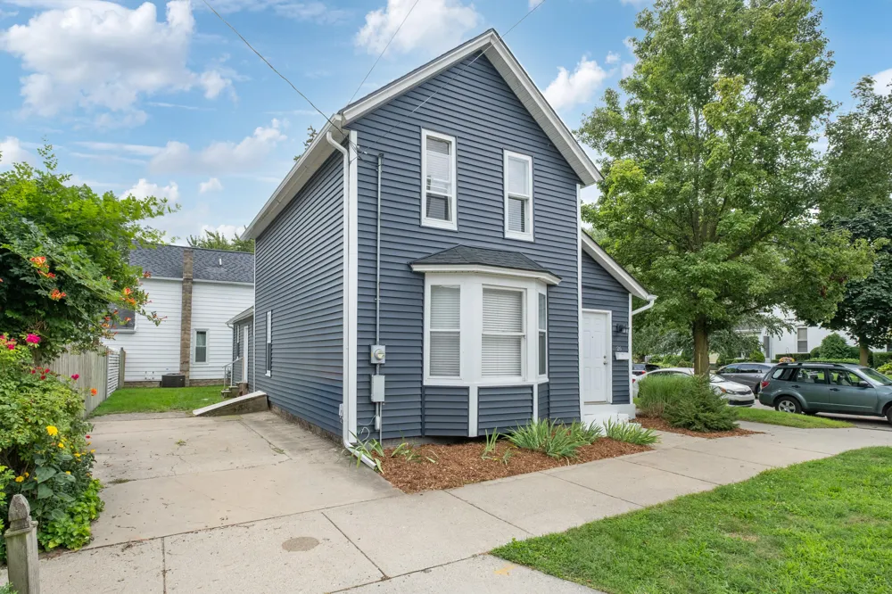 26 Dennis Avenue SE Grand Rapids City, MI 49506