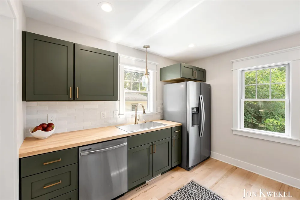 1959 Plainfield Avenue NE Grand Rapids City, MI 49505