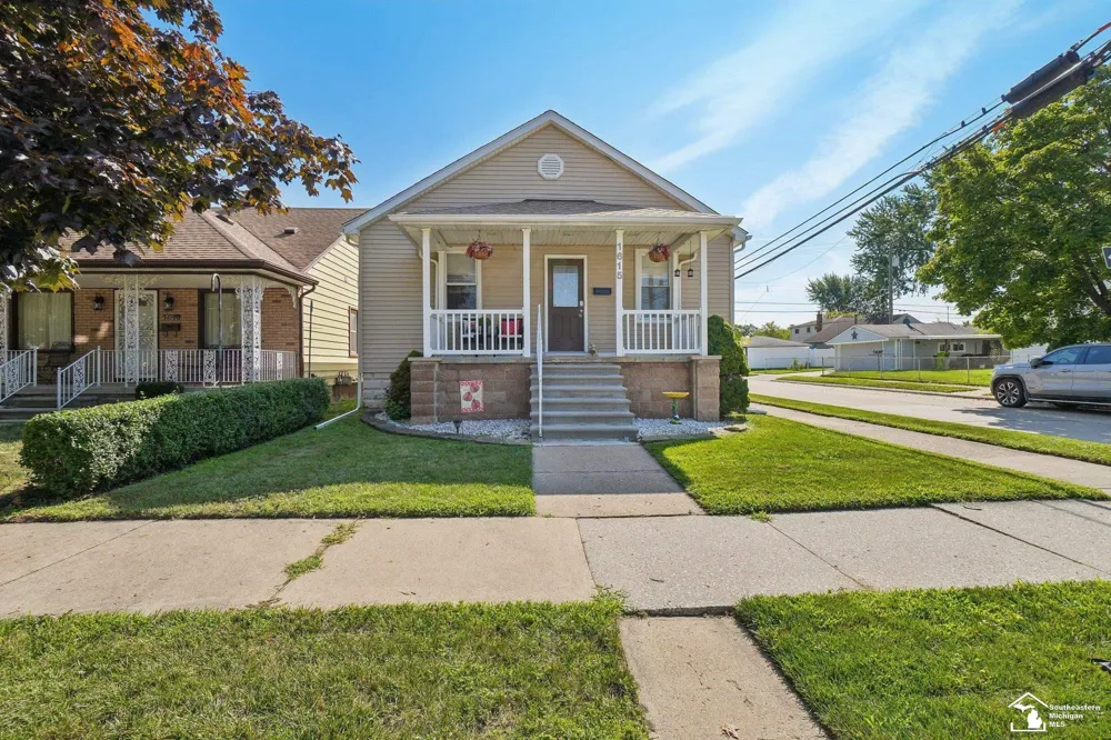 1615 Cora Street Wyandotte City, MI 48192