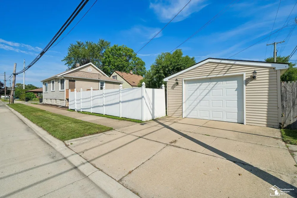 1615 Cora Street Wyandotte City, MI 48192