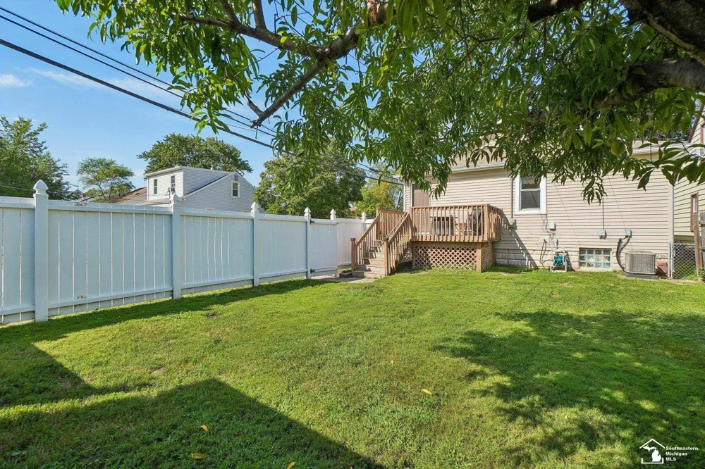 1615 Cora Street Wyandotte City, MI 48192