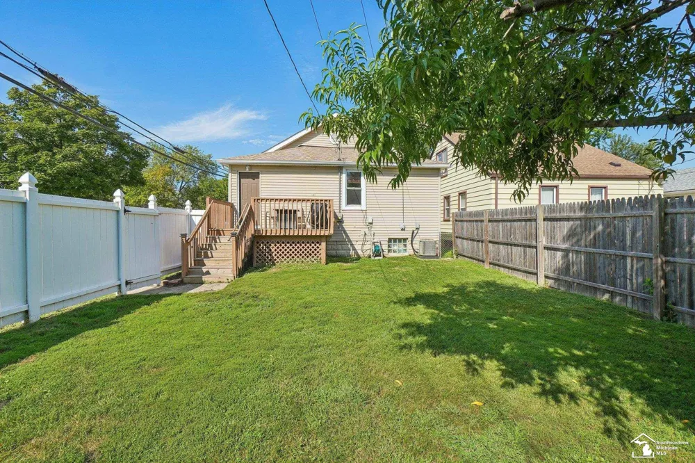 1615 Cora Street Wyandotte City, MI 48192