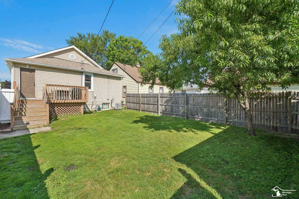 1615 Cora Street Wyandotte City, MI 48192