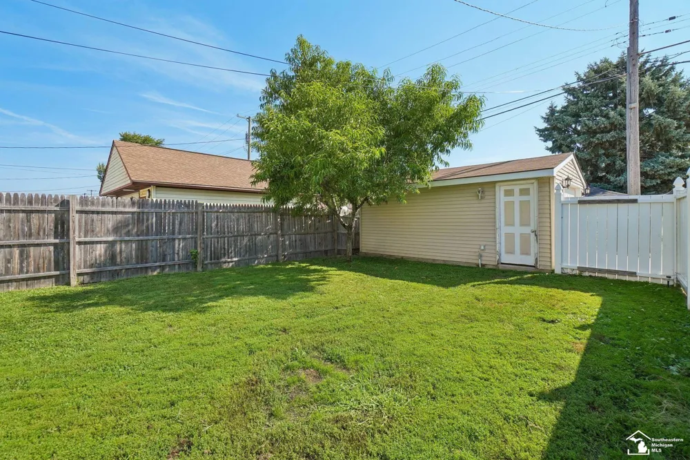 1615 Cora Street Wyandotte City, MI 48192