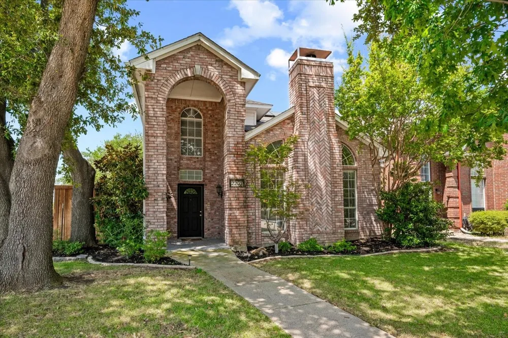 2203 Meadowstone Drive Carrollton, TX 75006