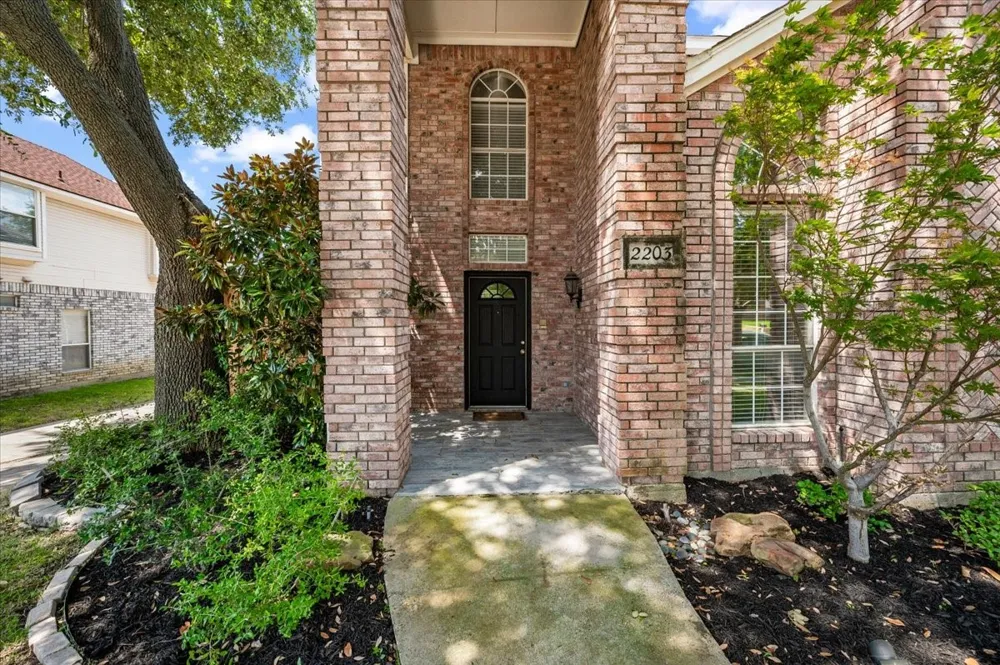 2203 Meadowstone Drive Carrollton, TX 75006