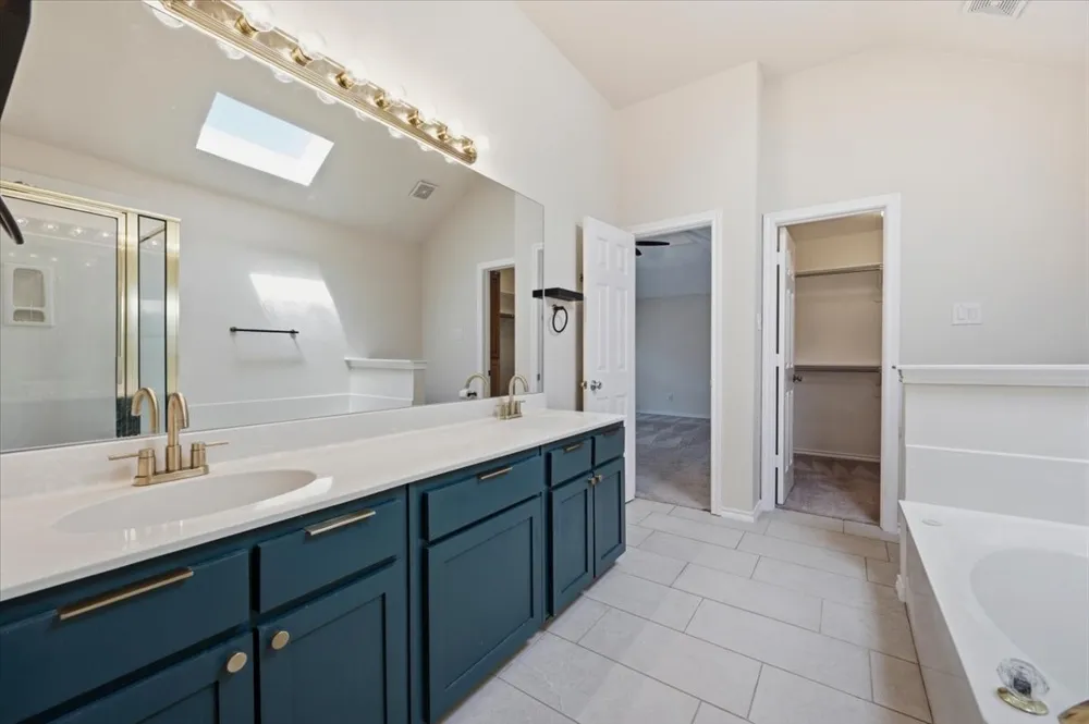 2203 Meadowstone Drive Carrollton, TX 75006