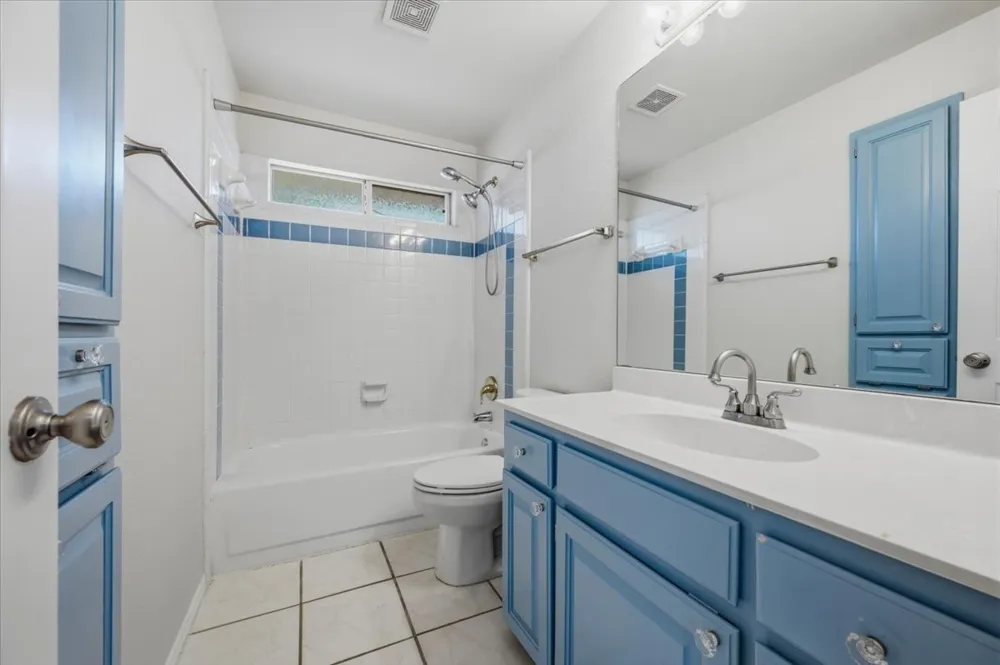 2203 Meadowstone Drive Carrollton, TX 75006
