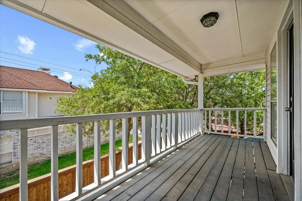 2203 Meadowstone Drive Carrollton, TX 75006