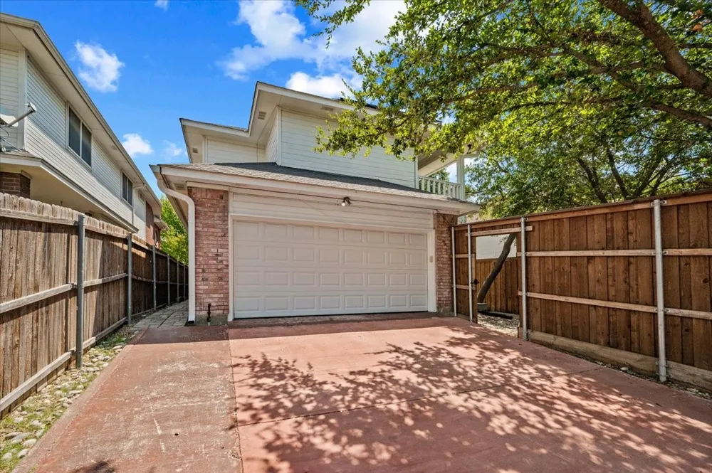 2203 Meadowstone Drive Carrollton, TX 75006