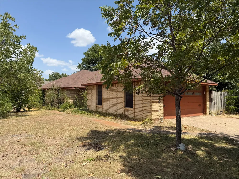 116 Crest Brook Drive Red Oak, TX 75154