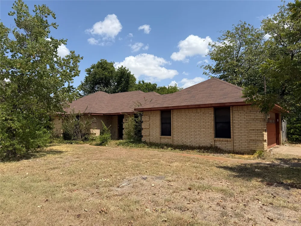 116 Crest Brook Drive Red Oak, TX 75154
