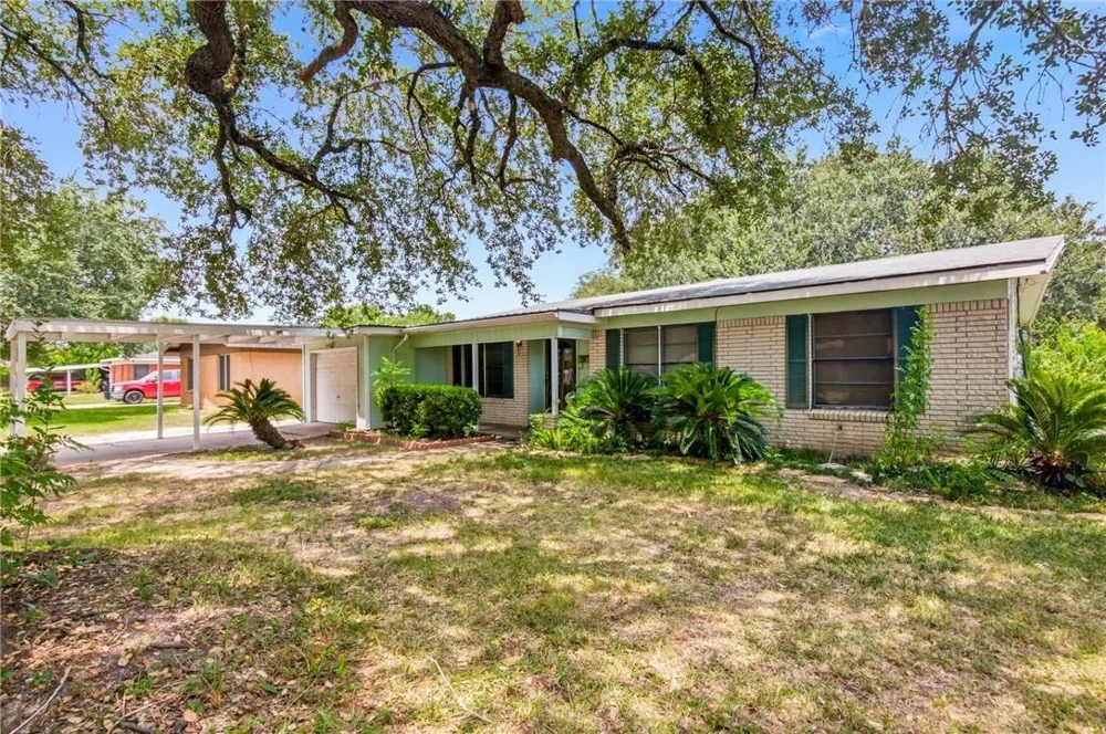 2302 E Rosebud Avenue Victoria, TX 77901
