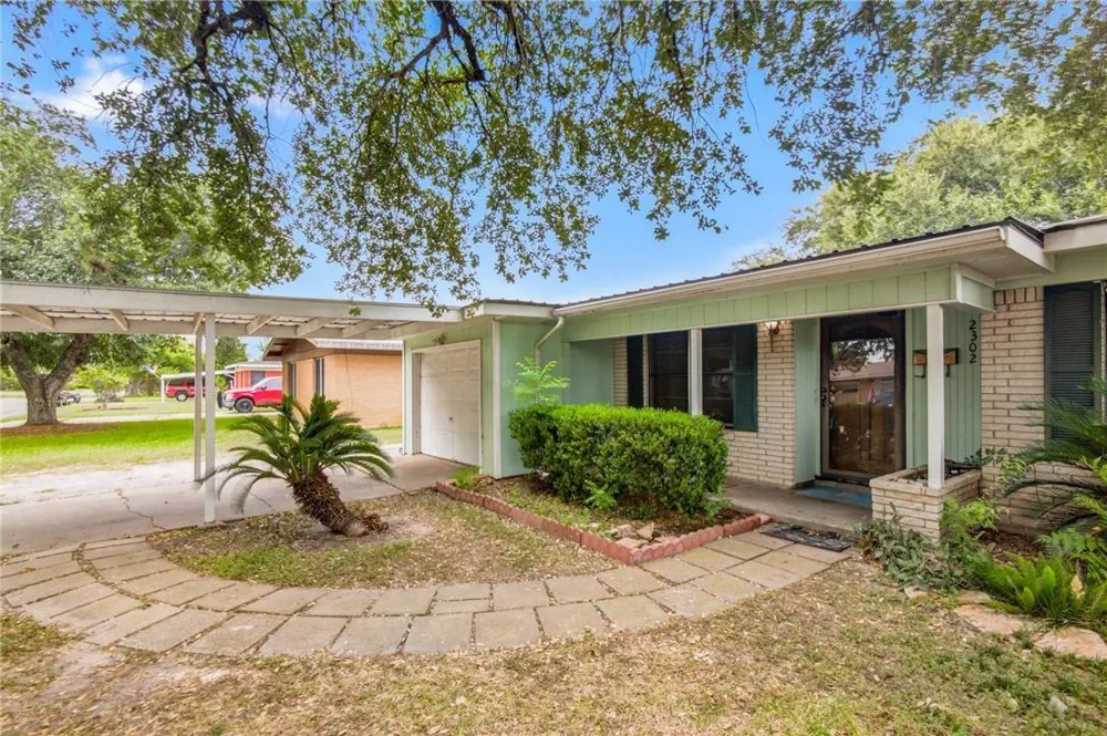 2302 E Rosebud Avenue Victoria, TX 77901