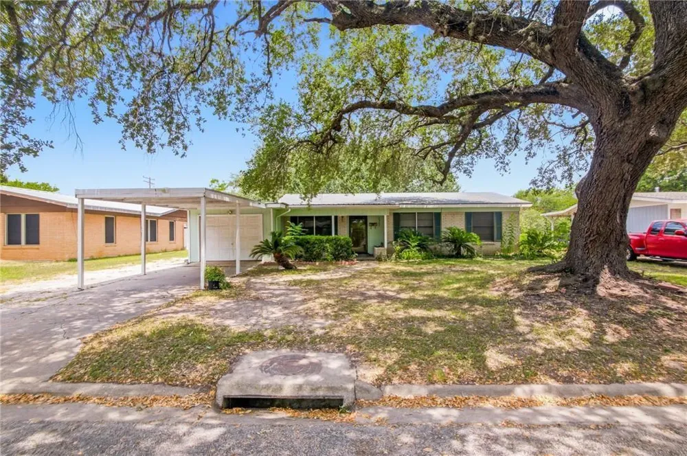 2302 E Rosebud Avenue Victoria, TX 77901