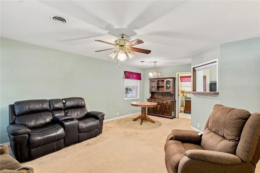 2302 E Rosebud Avenue Victoria, TX 77901