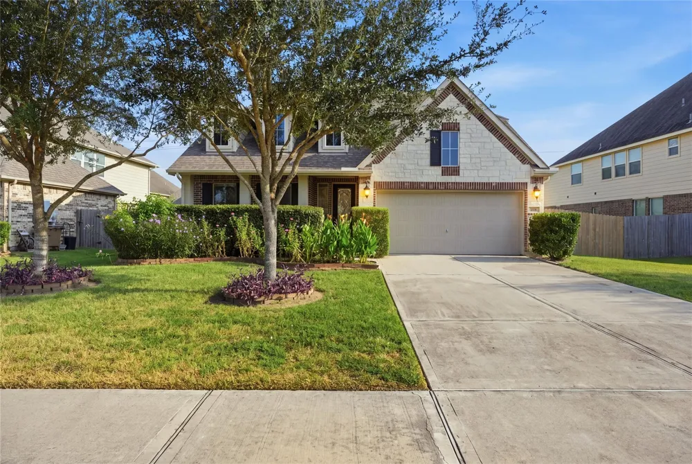 1717 Oakdale Mist Drive Dickinson, TX 77539
