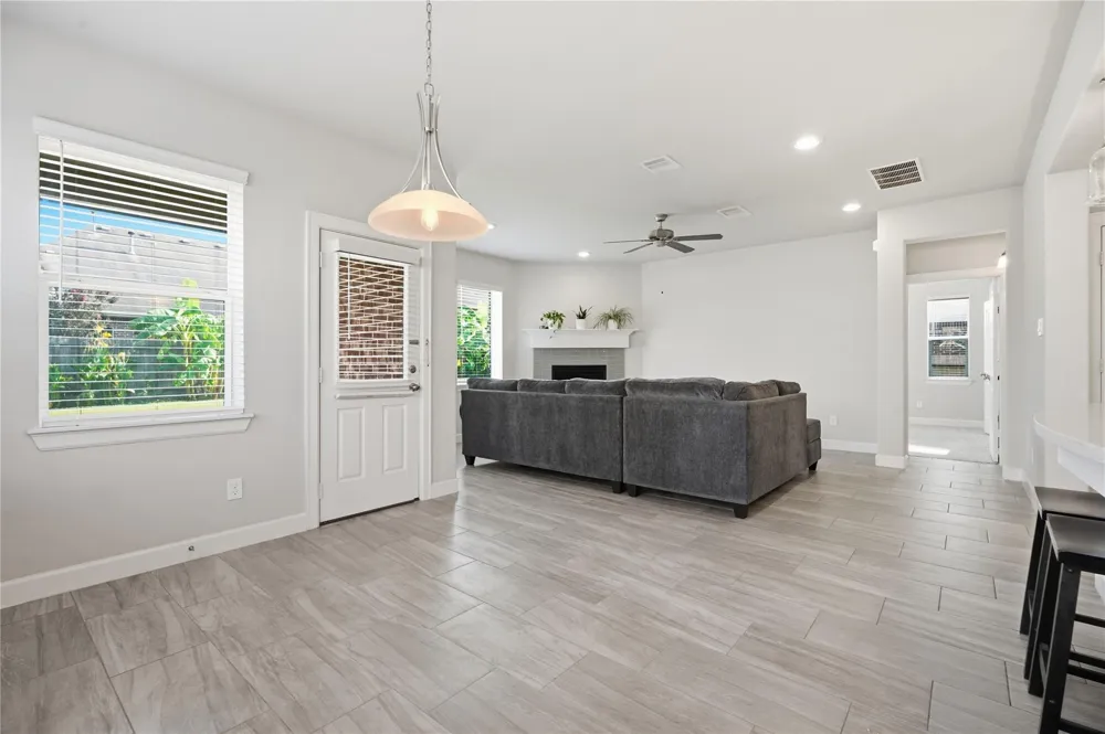 1717 Oakdale Mist Drive Dickinson, TX 77539