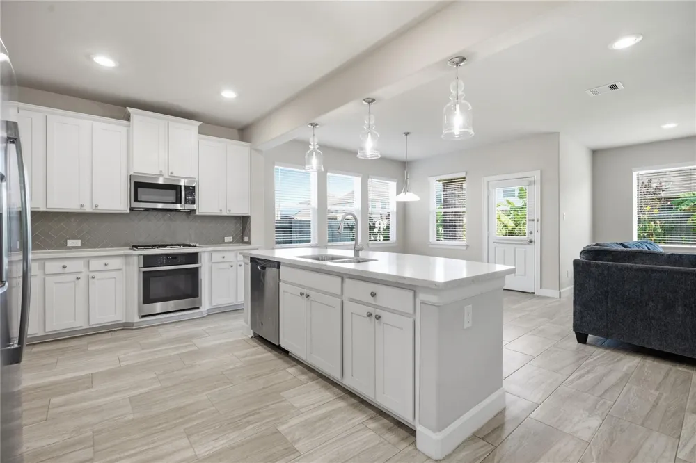 1717 Oakdale Mist Drive Dickinson, TX 77539