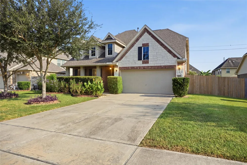1717 Oakdale Mist Drive Dickinson, TX 77539