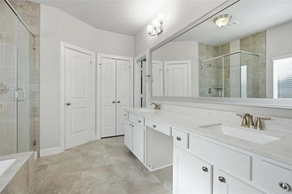 1717 Oakdale Mist Drive Dickinson, TX 77539