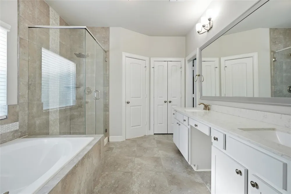 1717 Oakdale Mist Drive Dickinson, TX 77539