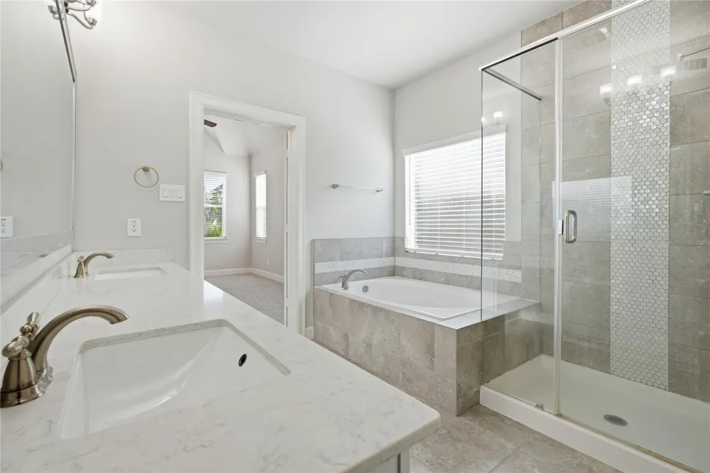 1717 Oakdale Mist Drive Dickinson, TX 77539