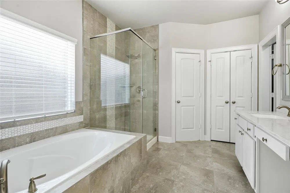 1717 Oakdale Mist Drive Dickinson, TX 77539