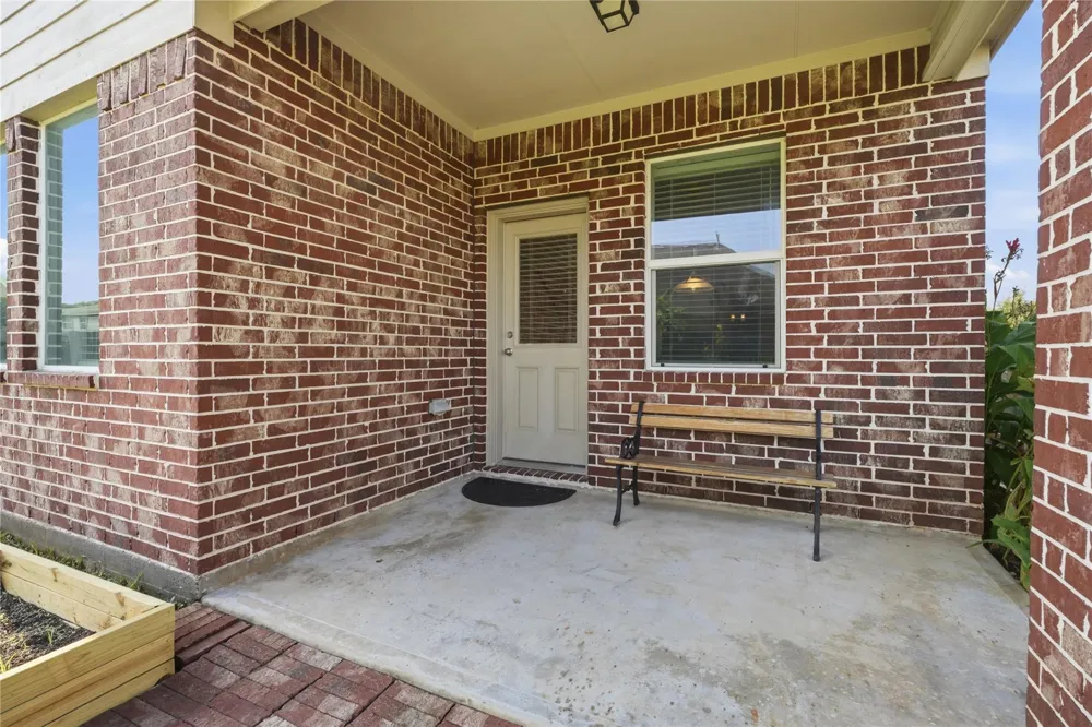 1717 Oakdale Mist Drive Dickinson, TX 77539