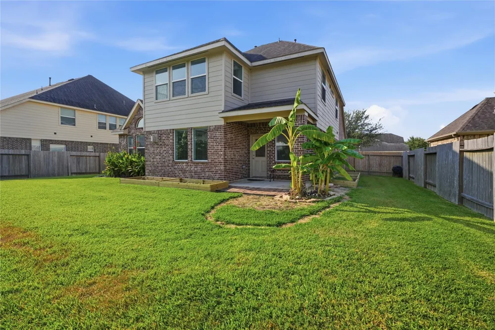 1717 Oakdale Mist Drive Dickinson, TX 77539