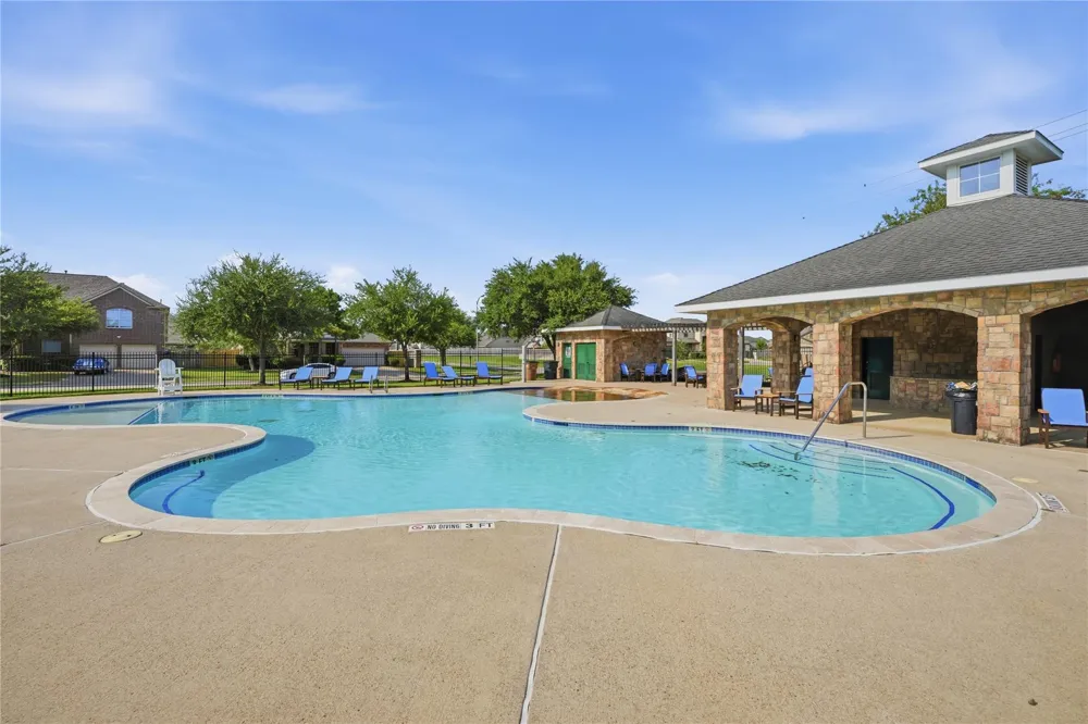 1717 Oakdale Mist Drive Dickinson, TX 77539