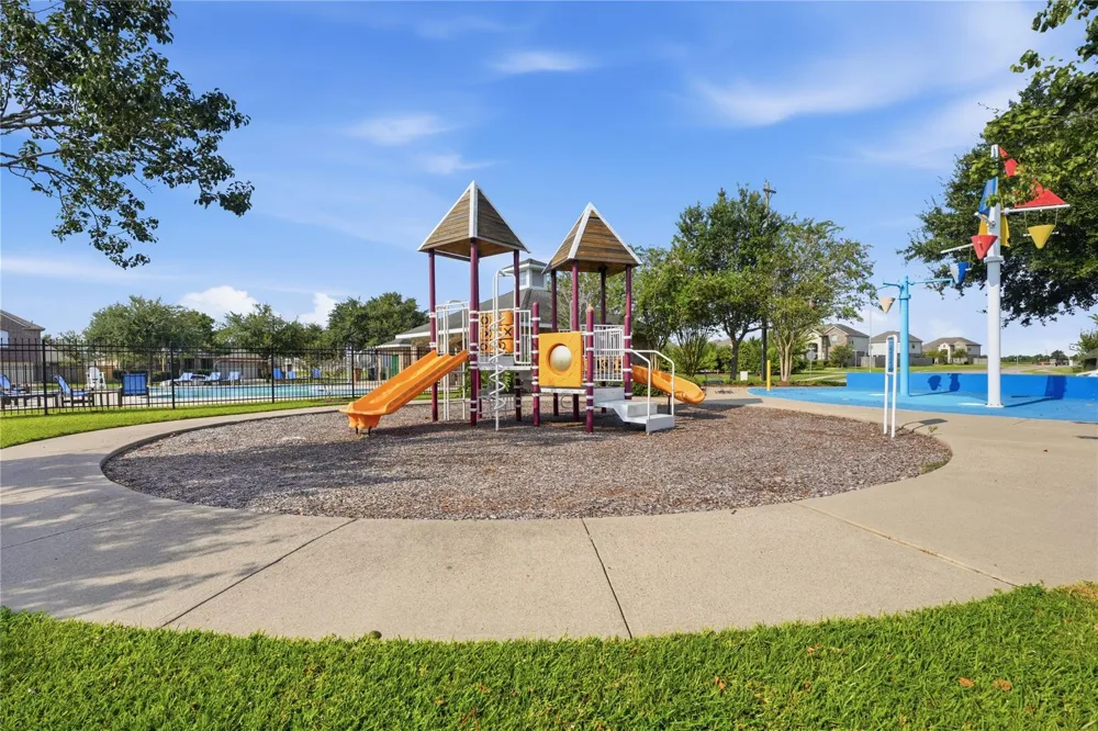 1717 Oakdale Mist Drive Dickinson, TX 77539