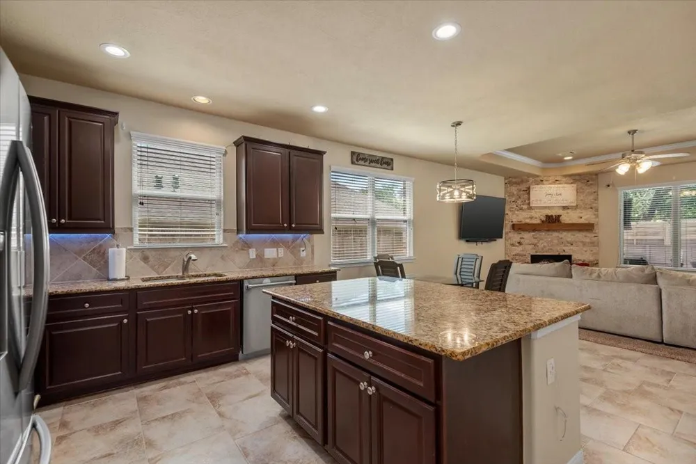 3726 Whisper Walk Montgomery, TX 77356