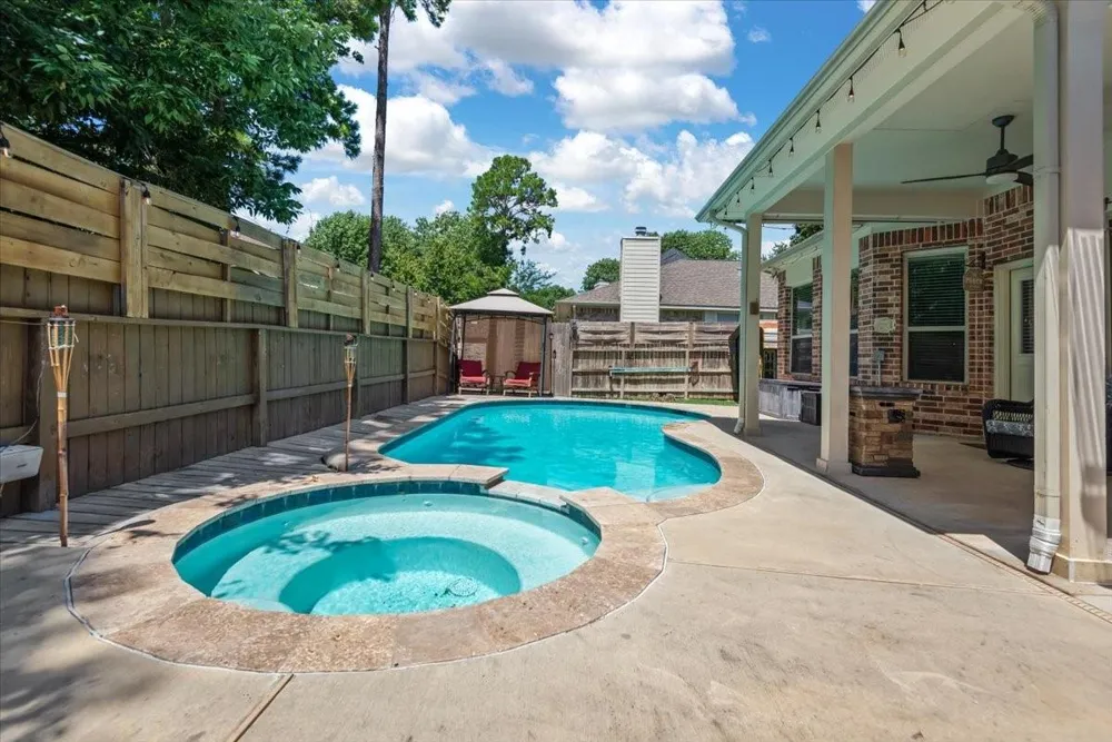 3726 Whisper Walk Montgomery, TX 77356