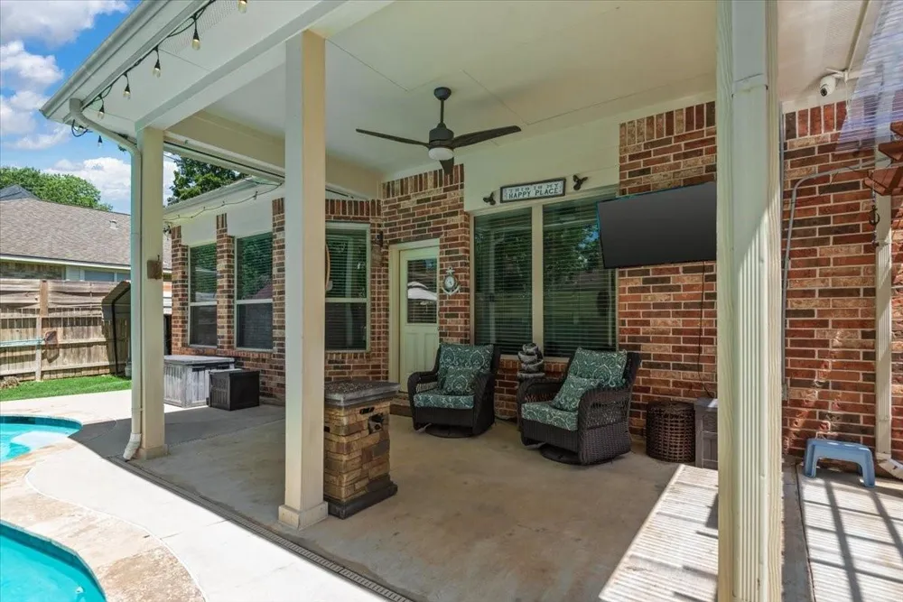 3726 Whisper Walk Montgomery, TX 77356