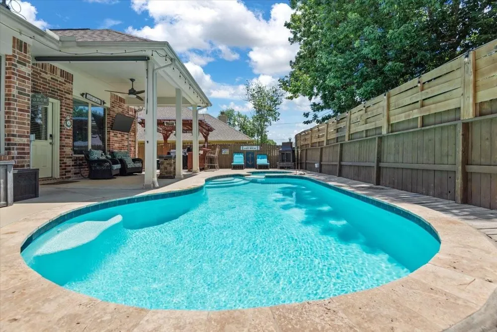 3726 Whisper Walk Montgomery, TX 77356