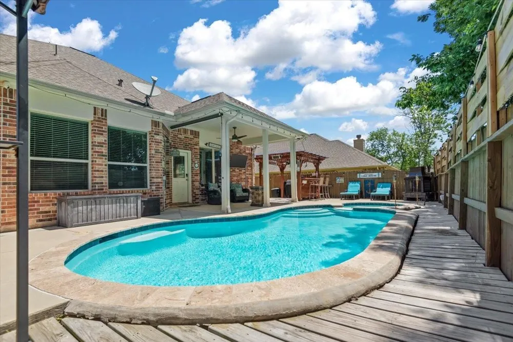 3726 Whisper Walk Montgomery, TX 77356