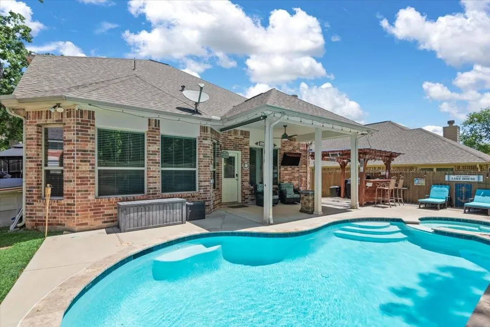 3726 Whisper Walk Montgomery, TX 77356