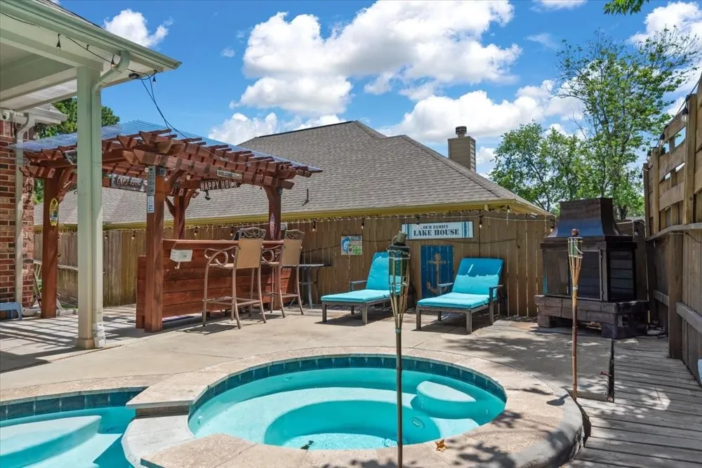 3726 Whisper Walk Montgomery, TX 77356