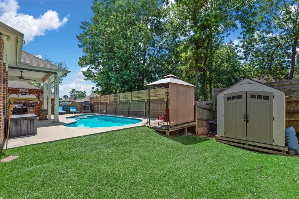 3726 Whisper Walk Montgomery, TX 77356