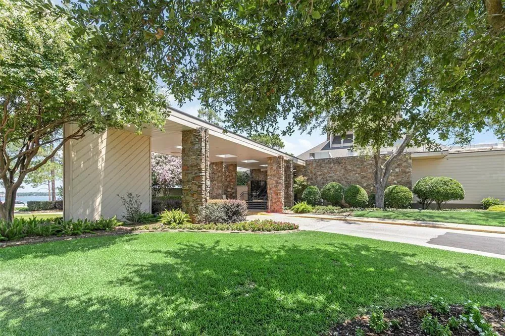 3726 Whisper Walk Montgomery, TX 77356