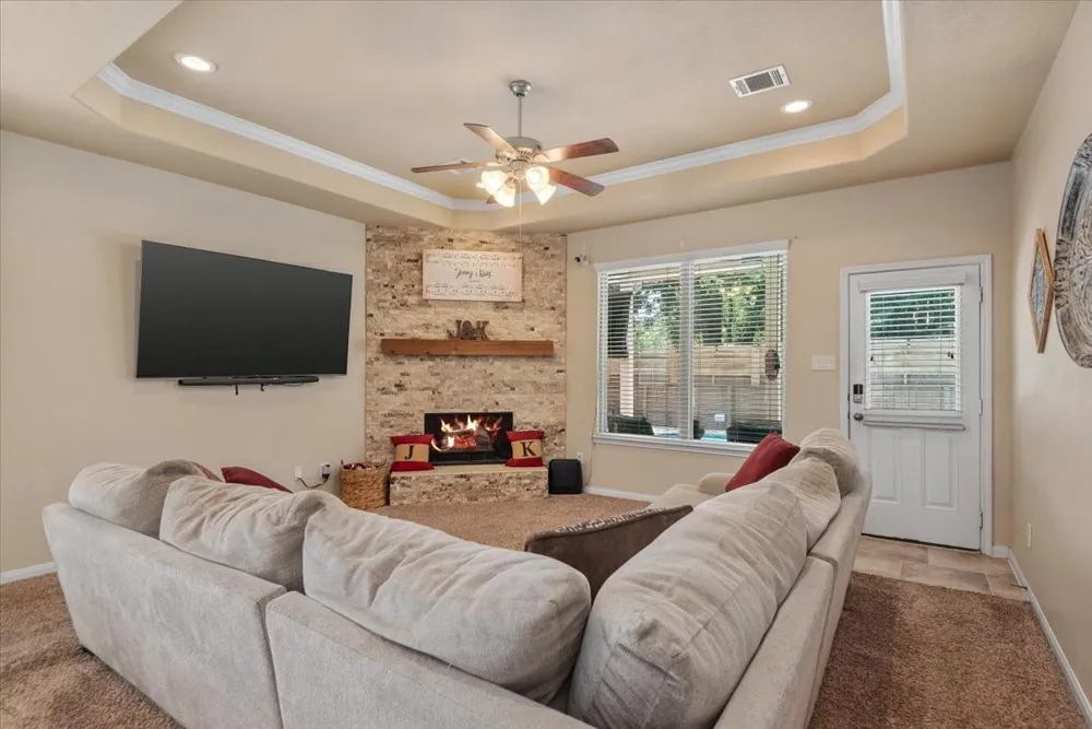 3726 Whisper Walk Montgomery, TX 77356