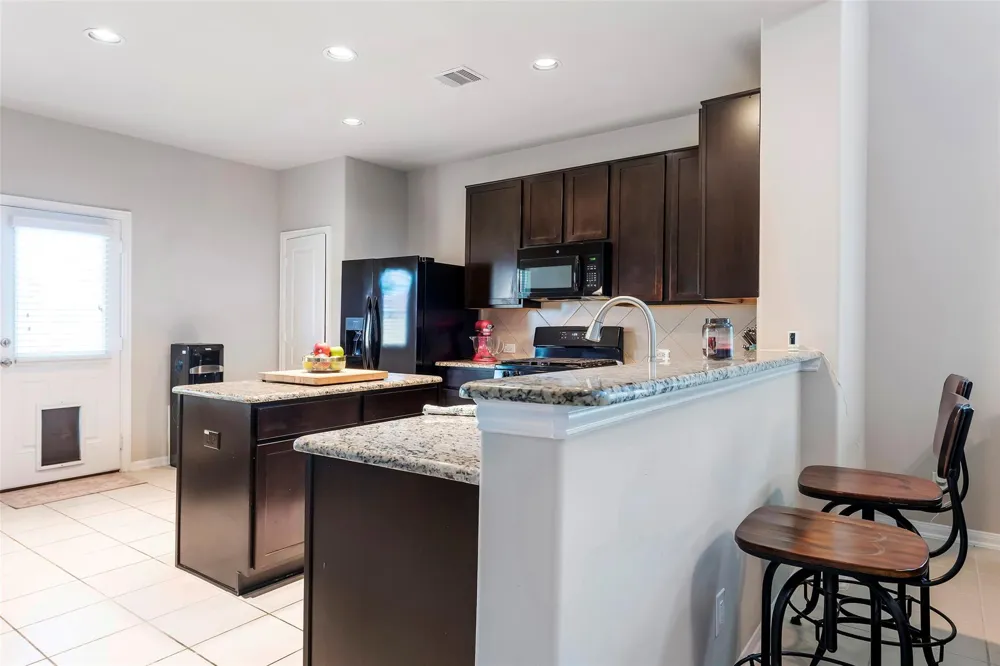 2073 Lepper Street Alvin, TX 77511