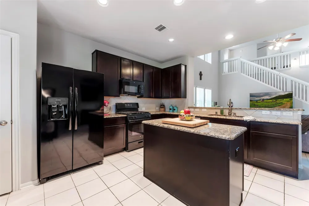 2073 Lepper Street Alvin, TX 77511