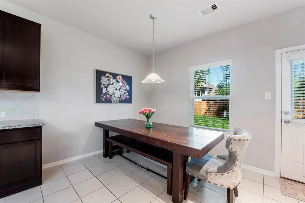 2073 Lepper Street Alvin, TX 77511