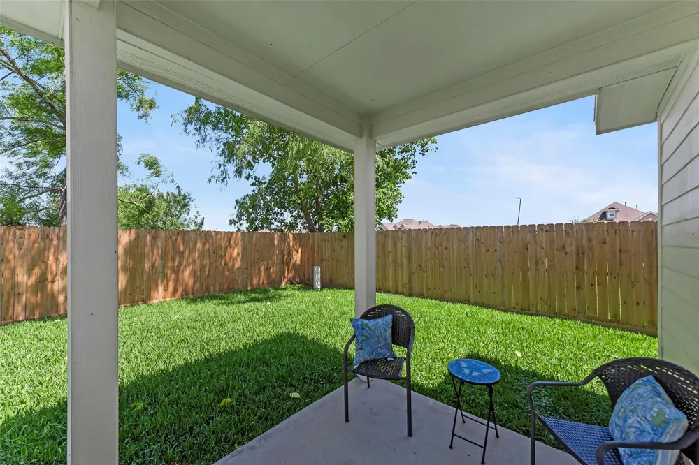 2073 Lepper Street Alvin, TX 77511